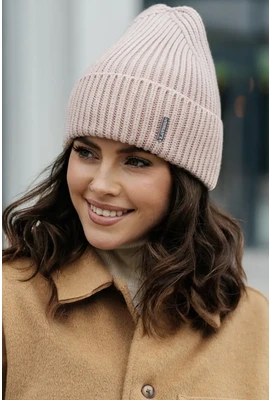 Пудровая вязаная шапка Тина 490-034