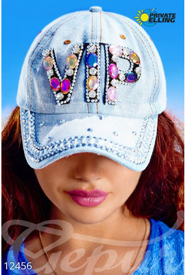 Яркая кепка с камнями VIP 12456